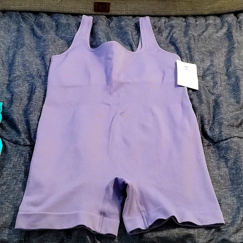 Athleta Body suit size M that's perfect for your summer workouts